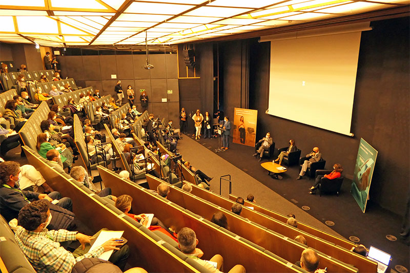 Sesión plenaria del encuentro celebrado en Sevilla el 9 de febrero.